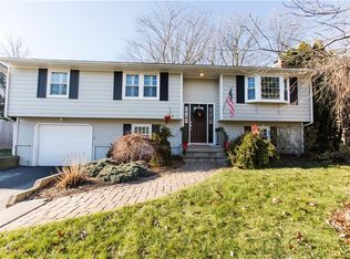 92 Canonchet Trl, Cranston, RI 02921