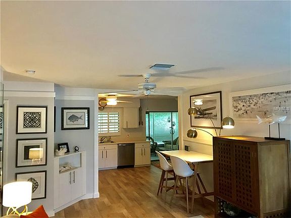 5th image of 835 Oxford Ct