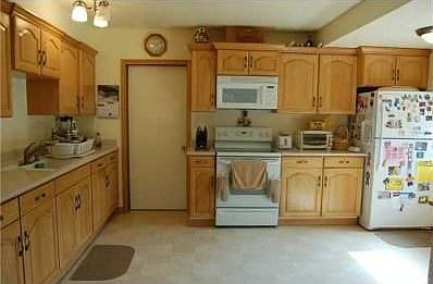 4th image of 3712 Gayle St