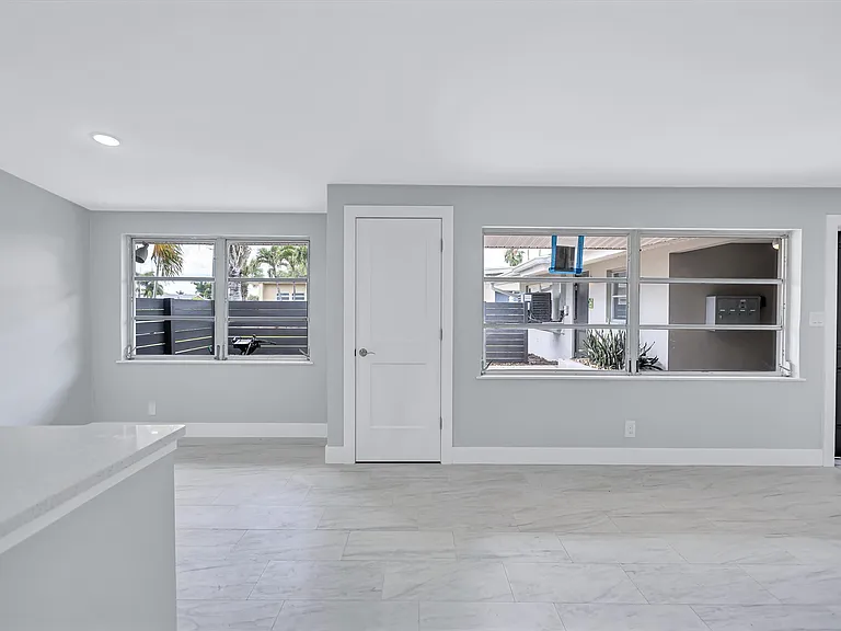 325 Capri Blvd #2 — Photo 7