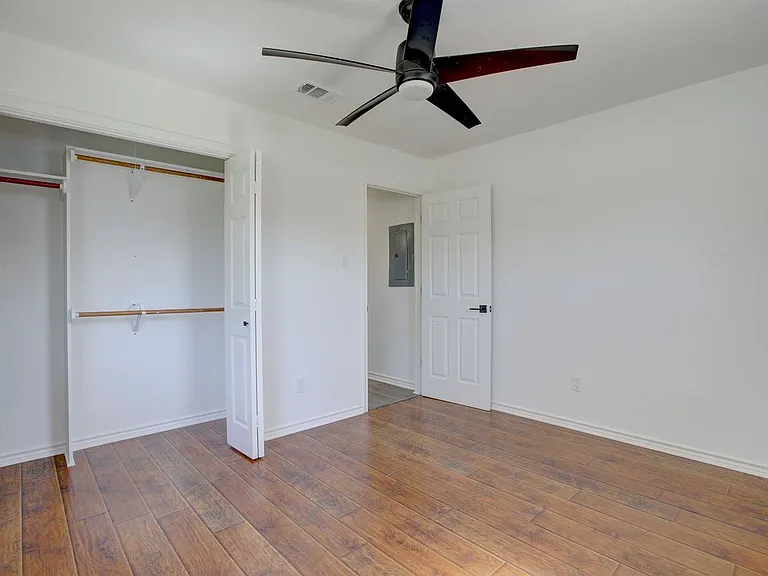 450 Shady Bluff Dr #3 — Photo 10