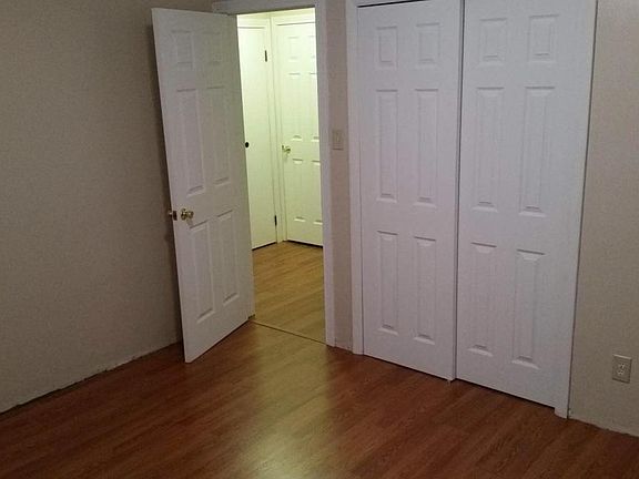 3rd image of 912 E 105th St