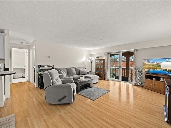 3rd image of 685 Oak St #2712