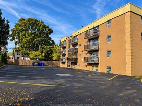 2035 University Ave W, Windsor, ON