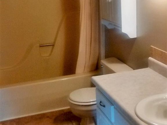5th image of 64 Camelot Dr