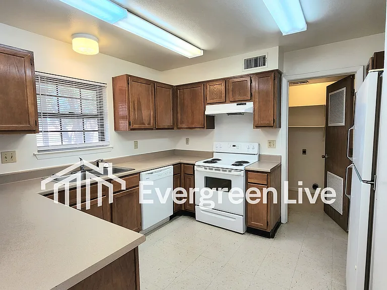 224 Raven Dr — Photo 8