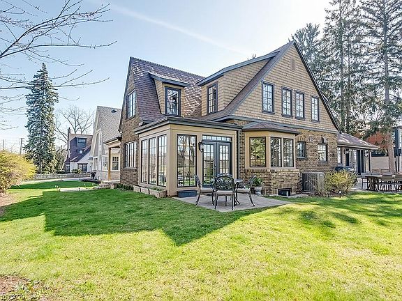 3rd image of 1050 Mohawk Rd