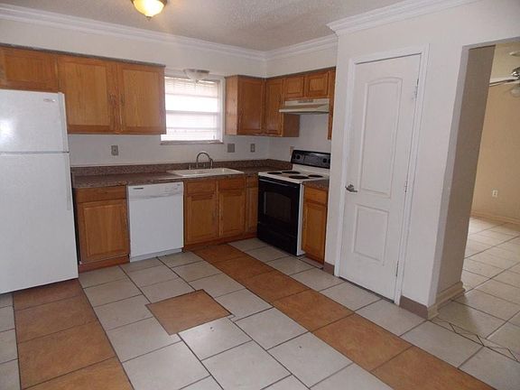 4th image of 7832 Arcadia Ln