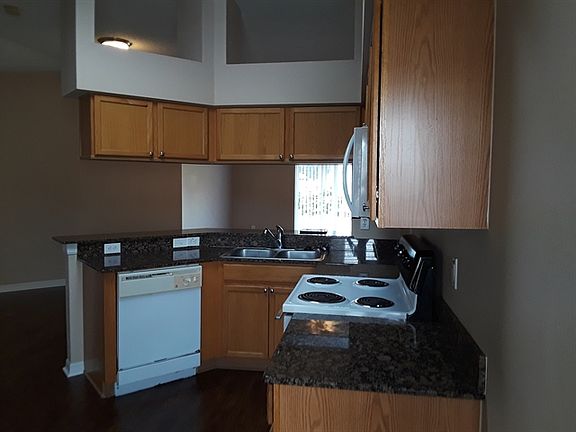 4th image of 11004 Whitecap Dr