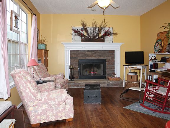 2nd image of 30 Dundee Pl