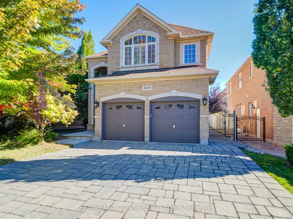 2435 Hertfordshire Way, Oakville, ON L6H 7M8