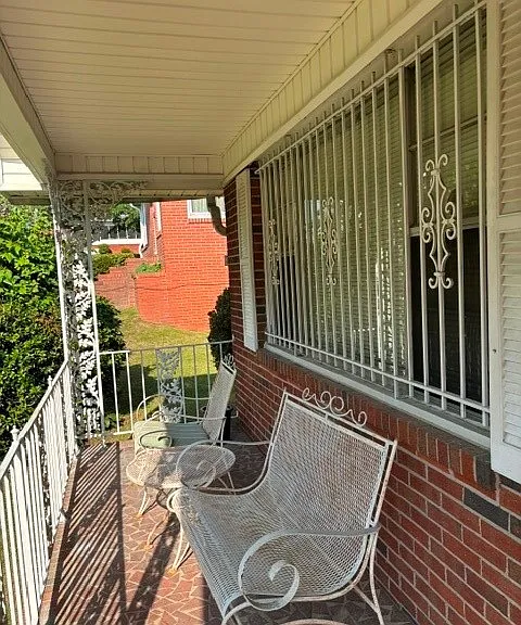 422 Langdon St — Photo 2