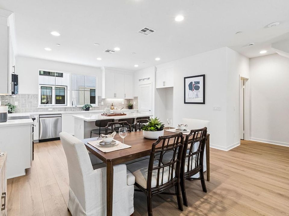 1st image of 2523 Delphinium Ln