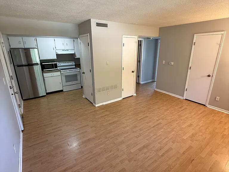 1014-1028 Shagbark Dr #7 — Photo 2