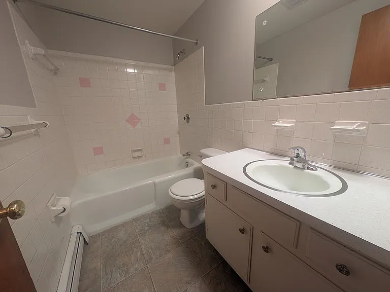 1240 Center Rd — Photo 2
