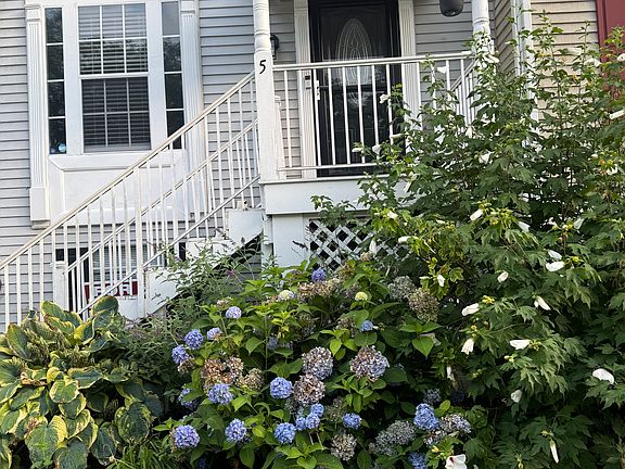 2nd image of 5 N Merriment Dr