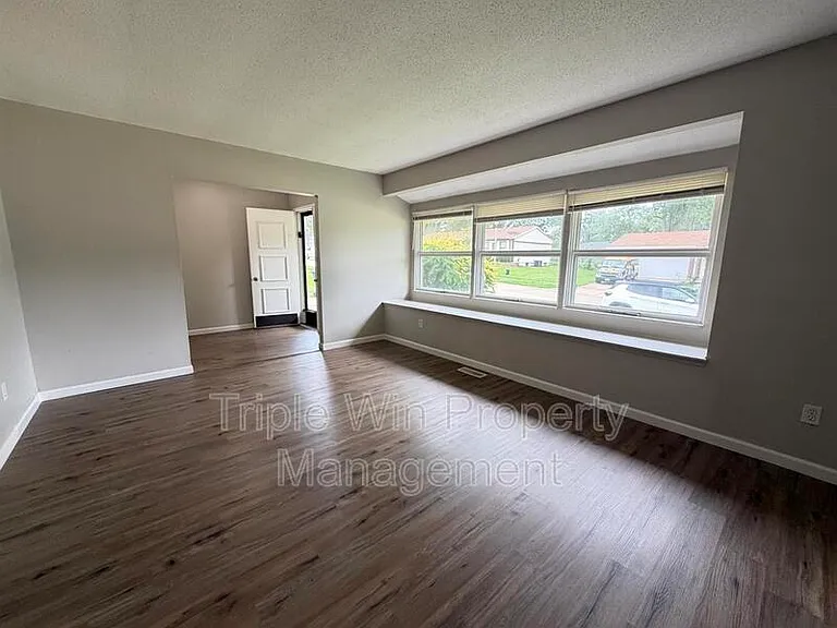 2372 Rockymont Dr — Photo 10