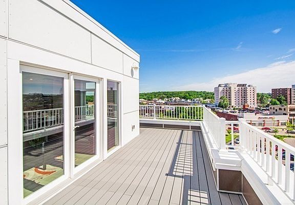 3rd image of 18 Cliveden St #604