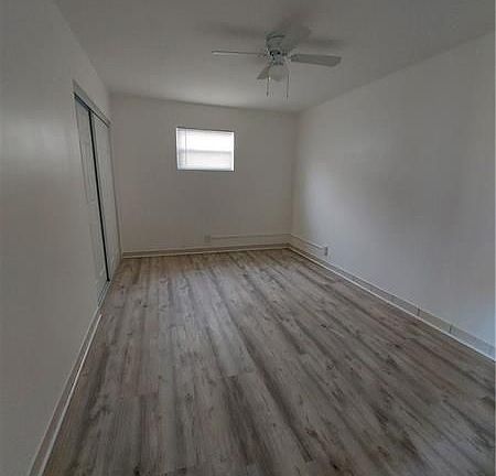 3rd image of 2516 Taft St #1