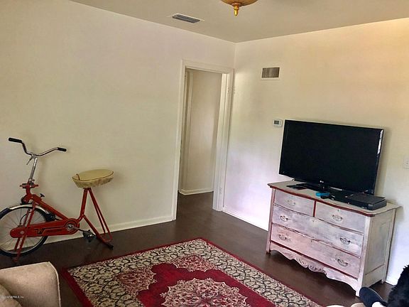 5th image of 1371 Blanding St