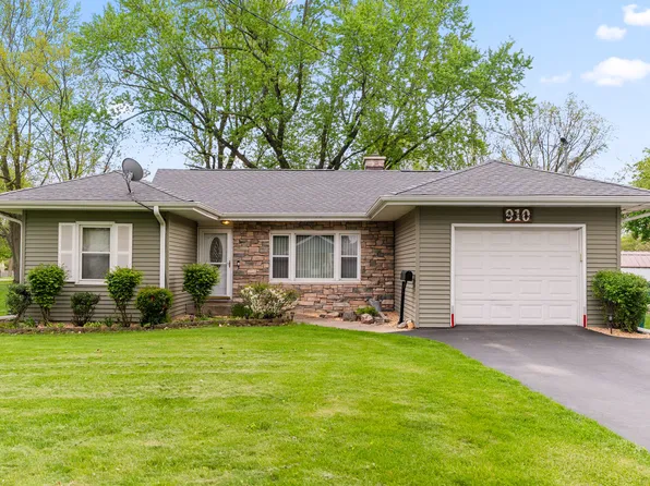 910 Albert Ave, Sycamore, IL 60178