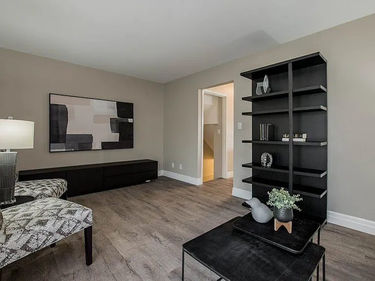 111 Amherst Dr — Photo 12