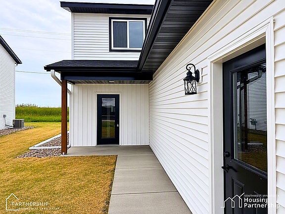 2nd image of 3204 Scotch Ln