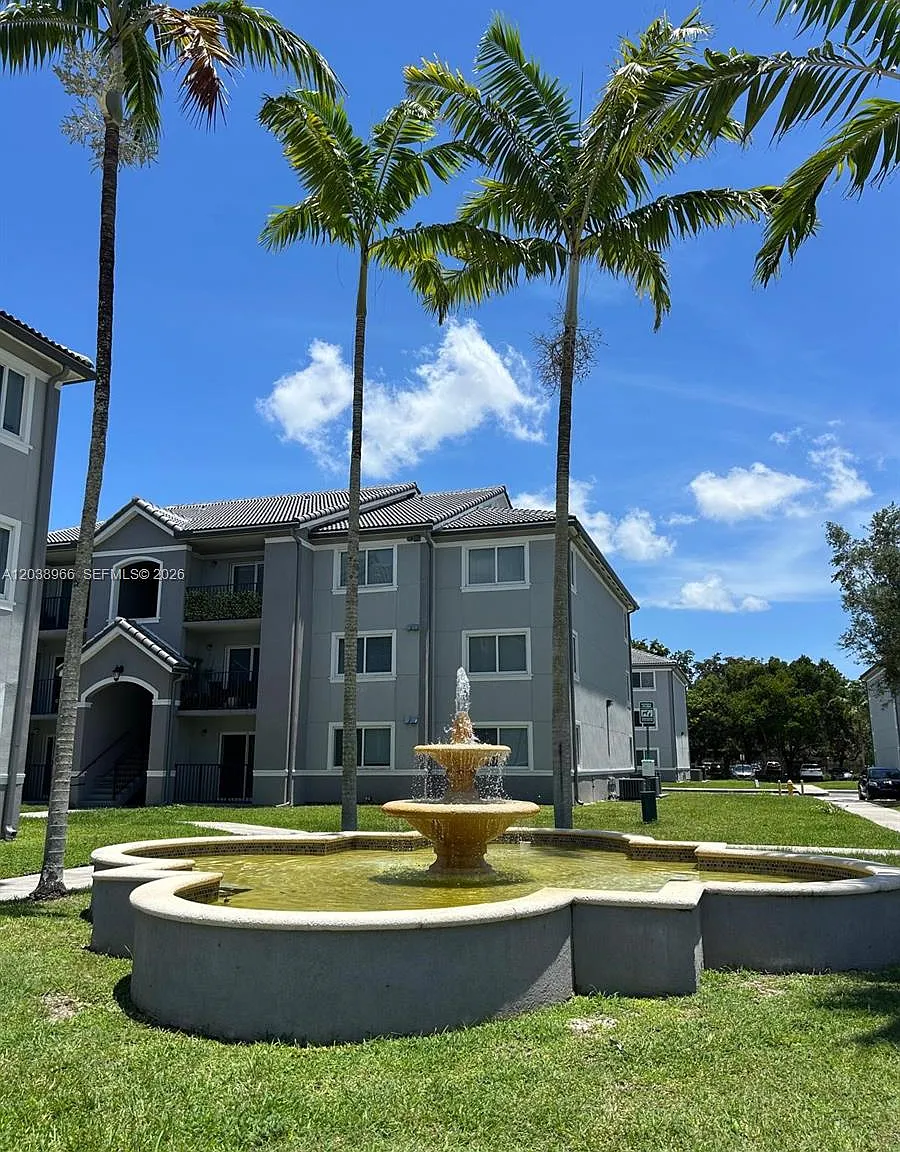 Vista Trace 4 Condo — Photo 1