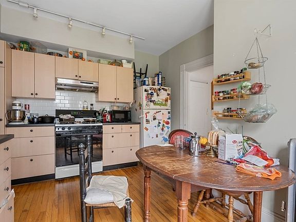 4th image of 48 Spring Park Ave #2