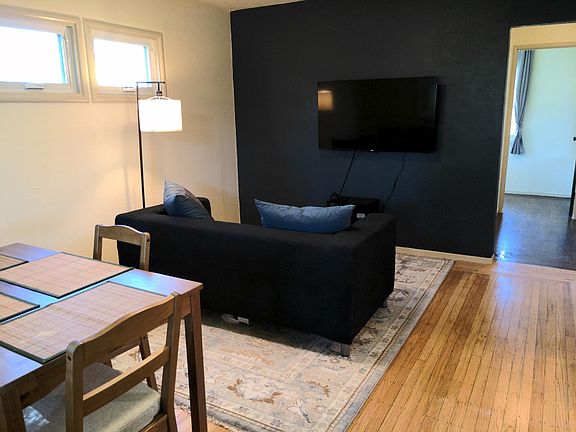 50" Roku TV w Basic Internet.
Tenant provides their own subscriptions.