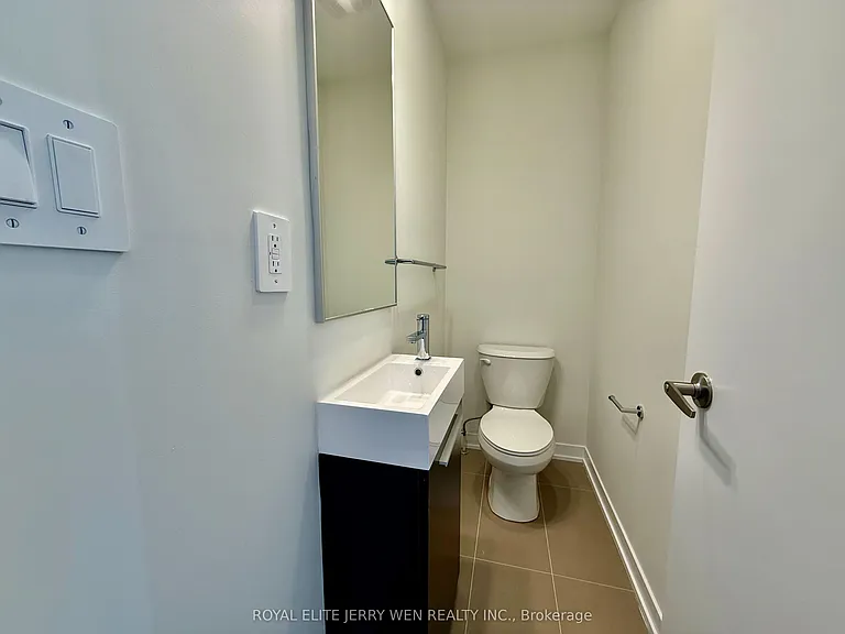46 Green Gardens Blvd — Photo 6