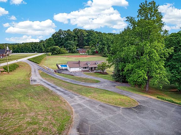 3rd image of 165 Porter Springs Rd