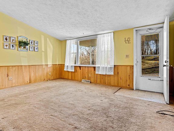 3rd image of 132 Parkview Dr