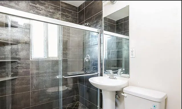 1031 Ocean Park Blvd #4 — Photo 2