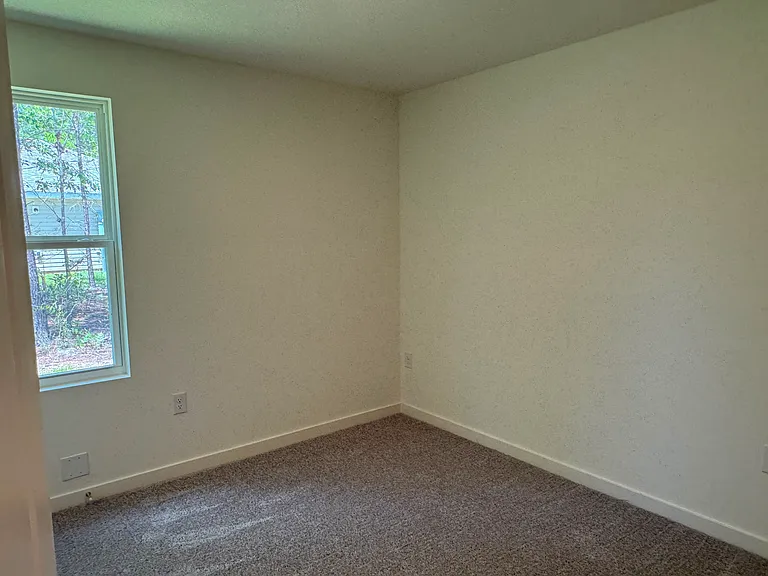 204 E Iris Ln — Photo 6