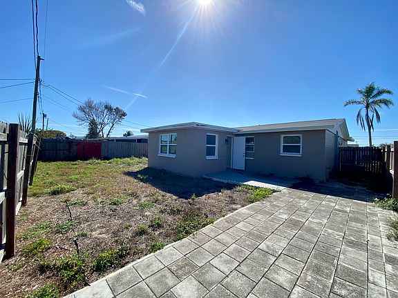 3rd image of 3905 Cedarwood Dr