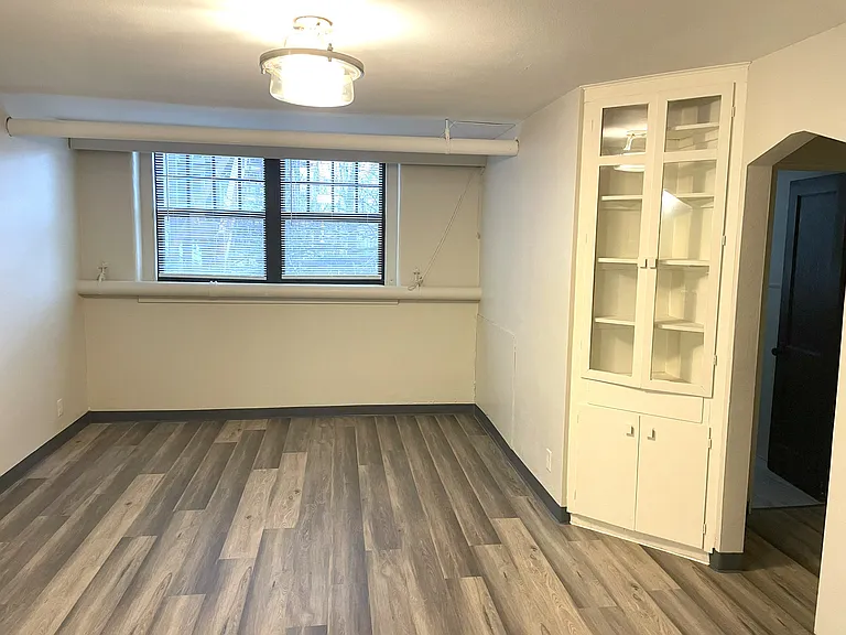 610 Summit Avenue — Photo 36