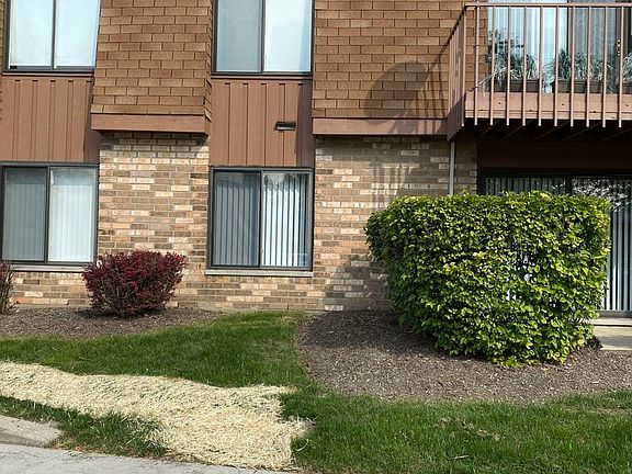 2nd image of 721 Limerick Ln Unit 1A