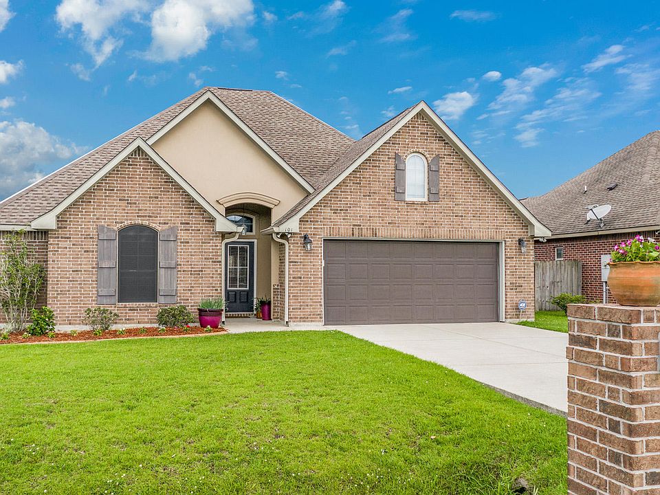 1st image of 101 Quiet Bluff Dr
