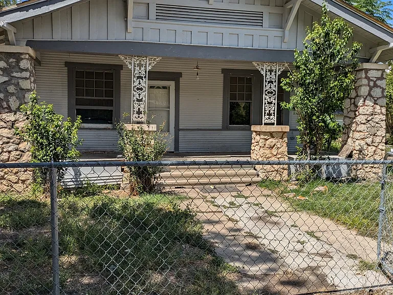 215 Avondale Ave — Photo 19
