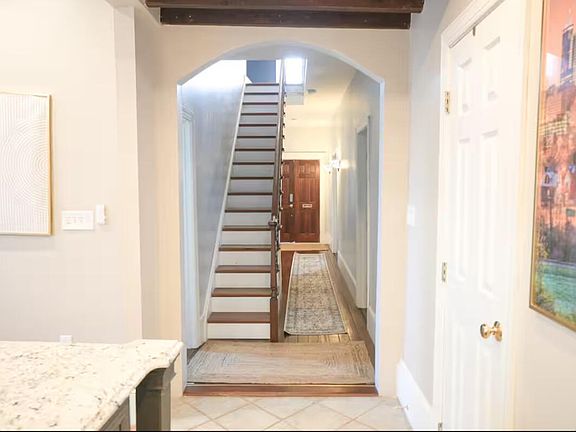5th image of 405 Morson St