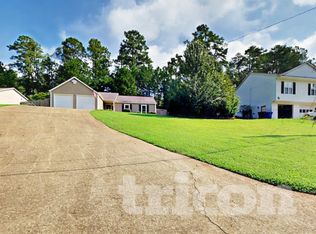811 Riverstone Ln, Woodstock, GA