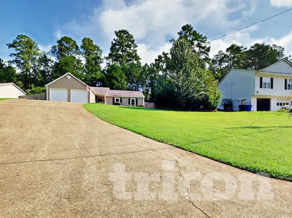 811 Riverstone Ln, Woodstock, GA 30188