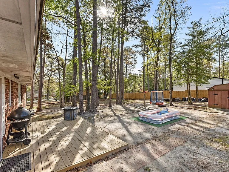 2125 Forest Hills Dr — Photo 29