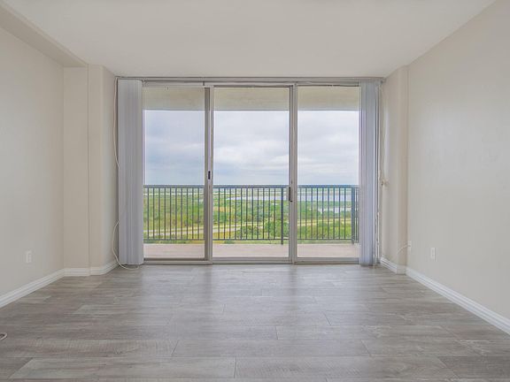 4th image of 415 E Beach Dr APT 813
