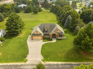 W2261 E Oak Ridge DRIVE, Oconomowoc, WI 53066