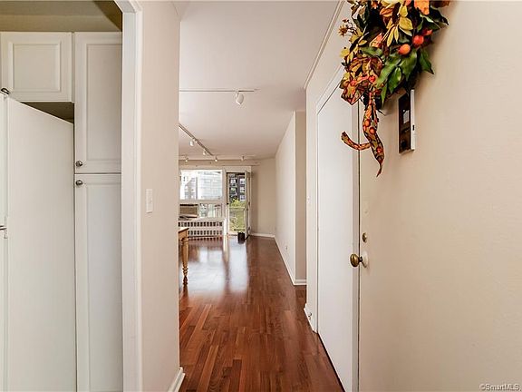 4th image of 91 Strawberry Hill Ave APT 740