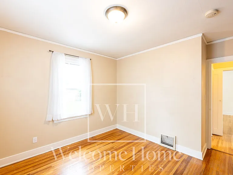 334 E Chestnut St — Photo 14