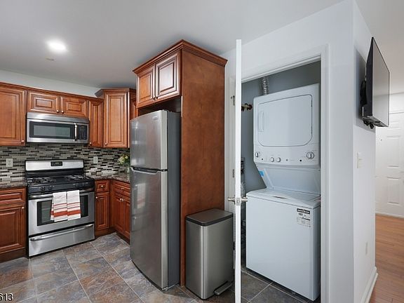5th image of 1130 Fairmount Ave APT 104