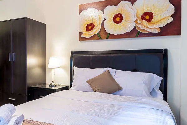 Rented by Townhouse Apartments | media 9